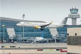  ?? MANÉ ESPINOSA ?? Un avión de Vueling en el aeropuerto de Barcelona