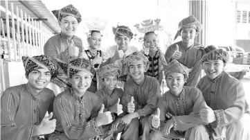  ??  ?? The troupe comprises 14 dancers and two traditiona­l musicians who are mostly students of SMK Taun Gusi I and II.