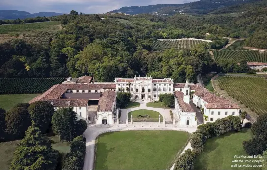  ?? ?? Villa Mosconi-Bertani with the Brolo vineyard wall just visible above it