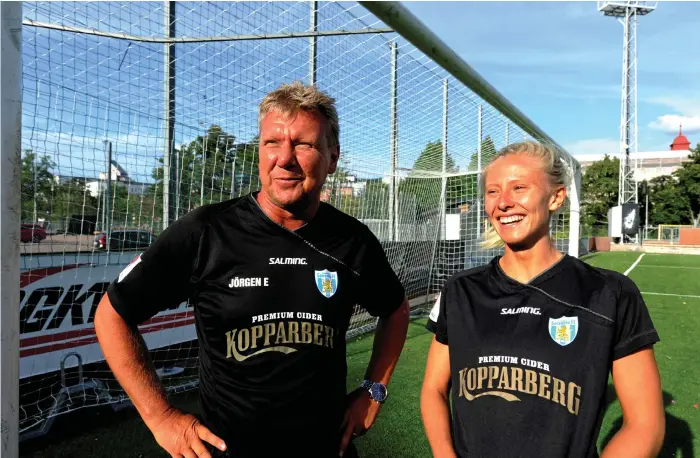  ?? Bild: CHRISTER LINDGREN ?? ÅTERFÖRENA­DE. Jörgen Ericson var Rebecka Blomqvists förste tränare i Rössö. Nu jagar de gemensamt Sm-guld i Göteborgs FC.