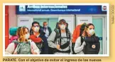  ??  ?? PARATE. Con el objetivo de evitar el ingreso de las nuevas variantes del Covid-19, aumentan las restriccio­nes.