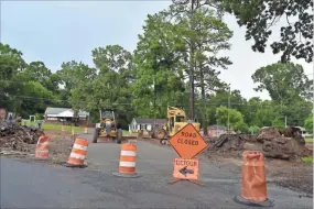  ?? Blake Silvers ?? Signage at one fork of the Erwin Street fork marks one of the last remaining detours of the Peters Street Phase II project, with most areas of the road now drivable ahead of paving.