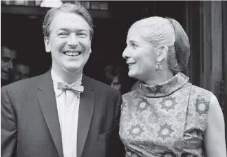  ?? Associated Press/files ?? Novelist Kingsley Amis after his 1965 marriage to Elizabeth Jane Howard in London. Howard died Thursday at age 90. The Cazalet Chronicles enchanted readers a generation ahead of Downton Abbey.