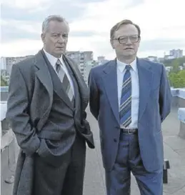  ??  ?? Stellan Skarsgård y Jared Harris, en ‘Chernobyl’.