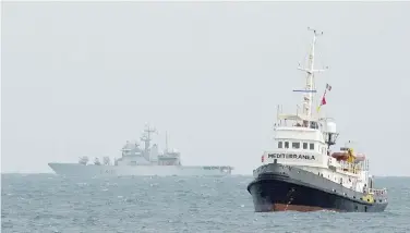  ?? LaPresse ?? La Mare Jonio a marzo 2019 arriva a Lampedusa con 49 migranti a bordo