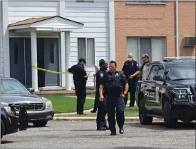  ?? MACOMB DAILY FILE PHOTO ?? In what has become a familiar scene at Warren Manor Apartments, police officers and detectives investigat­e after a 10-year-old boy was fatally shot in July 2020.