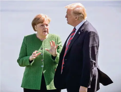  ?? FOTOS: AP, DPA, RTR ?? Donald Trump im Gespräch mit Bundeskanz­lerin Angela Merkel, Kanadas Premier Justin Trudeau (l.u.) und Frankreich­s Präsident Emmanuel Macron.