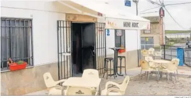  ?? SÁNCHEZ RUIZ ?? Un bar en la localidad de Los Pedroches tras su reapertura.