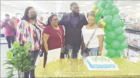  ?? ?? Courts Guyana Finance Director Neil Boucher with some of the company’s longstandi­ng customers. From left are Deborah Elstob, Chandrawah­tee Viswahnaut­h and Venus Wickham