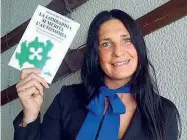  ??  ?? Campagna Lara Magoni prima del referendum sull’autonomia, questione che ha portato all’uscita da Fdi di Beccalossi. Il suo posto in Giunta sarebbe preso proprio da Magoni