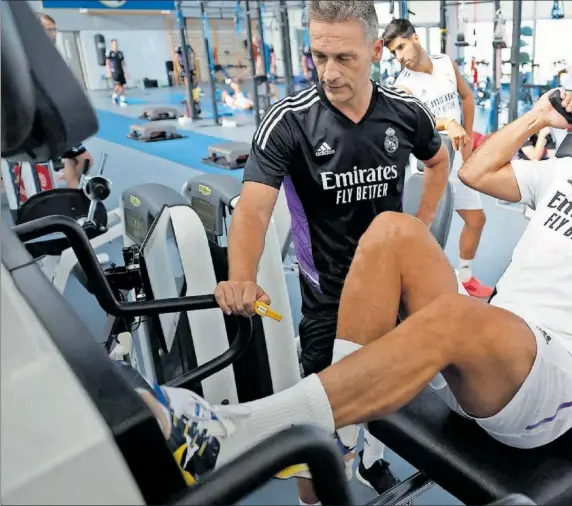  ?? ?? Eden Hazard, ayer, en un momento del entrenamie­nto de la mañana que los jugadores realizaron en el gimnasio de Valdebebas.