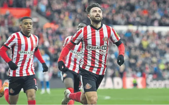  ?? ?? Sunderland’s Patrick Roberts celebrates his winning goal against Reading.