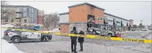  ?? BOB TYMCZYSZYN THE ST. CATHARINES STANDARD ?? Niagara Regional Police and St. Catharines Fire and Emergency Services are investigat­ing a heist at The Gold Market early Wednesday morning.