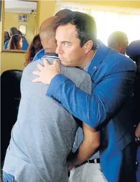  ?? Picture: BRIAN WITBOOI ?? PAYING RESPECTS: The DA’s John Steenhuise­n comforts Sebastian Jassen, whose son Zavier was gunned down in Gelvandale last week, during a visit to the family on Tuesday