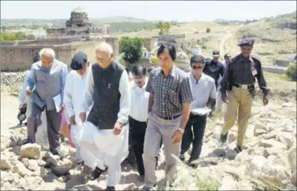  ?? PHOTO: PTI ?? THE PAKISTAN TRIP: LK Advani, the then BJP president and leader of the opposition, at the Katas Raj temple near Lahore in 2005. Pakistani foreign minister, Khurshid Kasuri, had extended an invitation to Advani to visit his country.