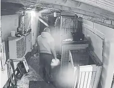  ?? ?? A screenshot of thieves stealing cooking oil from the Horse & Jockey pub