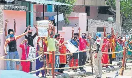  ??  ?? ■
People raising slogans during a protest in Bapu Dham Colony, Sector 26, on Wednesday. The congested locality, which accounts for Chandigarh’s 75% Covid-19 cases, is a containmen­t zone. RAVI KUMAR/HT