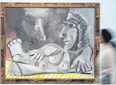  ??  ?? Picasso hat das Bild „Nu couché“1970 in Schwarz und Weiß gemalt.