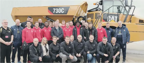  ??  ?? Sunderland players and Caterpilla­r staff pose for a picture during the club’s visit on Tuesday.