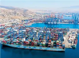  ?? ?? Πρώτη η Cosco ανέπτυξε τη δική της πλατφόρμα, σύμφωνα με όσα ορίζουν οι ευρωπαϊκοί κανονισμοί, στο λιμάνι του Πειραιά.