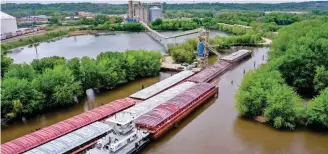  ?? (Special to The Commercial/Scott Stiles) ?? A tow boat positions a barge in port along the Mississipp­i River.