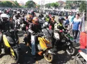  ?? FRIZAL/JAWA POS ?? MOTOR MATIK: Pemberangk­atan touring Maxi Day 2018 menuju Kebun Teh Wonosari, Lawang, Sabtu (5/5).