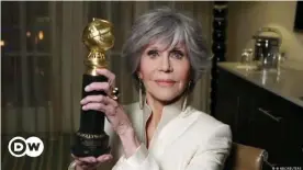  ??  ?? Jane Fonda mit ihrem Golden Globe Award