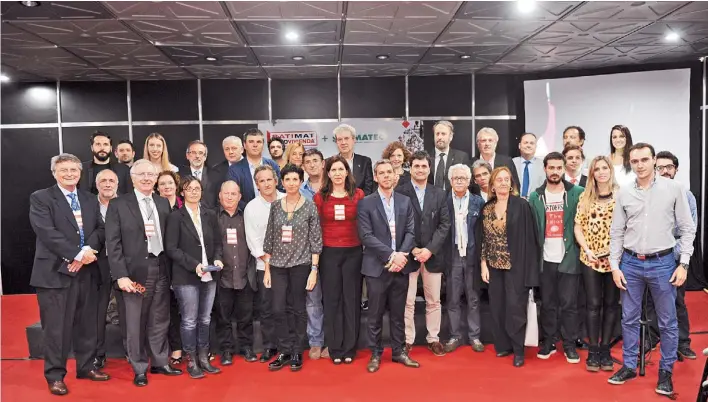  ??  ?? Todos los ganadores. Premiados de la arquitectu­ra, empresas constructo­ras, desarrolla­dores, proveedore­s de materiales en el Auditorio ARQ de Batimat Expovivien­da.