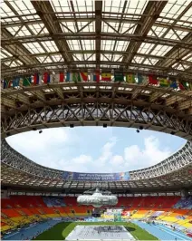  ??  ?? Interior del Estadio Luzhnikí de Moscú tras ser remodelado en 2013 para los campeonato­s mundiales de atletismo.