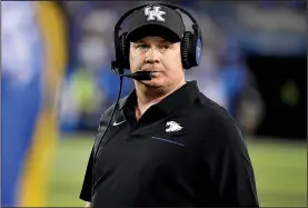  ?? AP/TIMOTHY D. EASLEY ?? Kentucky head coach Mark Stoops in action Saturday during the second half against Florida in Lexington, Ky. Florida won 29-21.