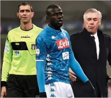  ??  ?? Upset: Kalidou Koulibaly and boss Carlo Ancelotti