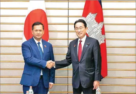  ?? STPM ?? Prime Minister Hun Manet (left) and his Japanese counterpar­t Fumio Kishida during Manet’s visit to Tokyo on December 18.