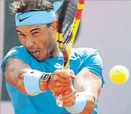  ?? FOTO: AP ?? Rafa Nadal arrolló a Guido Pella en partido disputado en la Pista Suzanne Lenglen de Roland Garros. Destruyó al tenista argentino