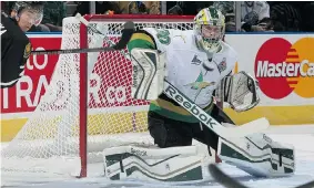  ?? CLAUS ANDERSEN/Getty Images ?? Antoine Bibeau of the Val-d’Or Foreurs follows an incoming shot against the host London
Knights in Game 1 of the Memorial Cup on Friday. The Foreurs edged the Knights 1-0.