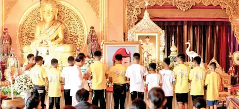  ?? — Reuters photo ?? Rescued cave boys pay respect to former Navy SEAL diver Saman Kunan who died during the rescue operation, in a temple at Mae Sai, in the northern province of Chiang Rai,Thailand.