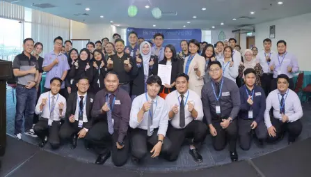  ?? ?? Politeknik Kuching Sarawak deputy director (Academic) Marlina Abdul Manaf (standing front row, sixth left) in a group photo with Schlumberg­er WTA and the graduates who attended the interview session at Wisma Perkeso.