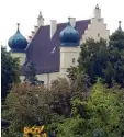  ??  ?? Ein Juwel südlich von Augsburg ist Schloss Hurlach. Foto: Sibylle Seidl Cesare