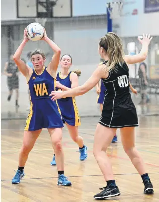  ?? PHOTO: LINDA ROBERTSON ?? Looking forward . . . Phys Ed C wing attack Holly Paterson looks to move the ball past Southern Magpies wing defence Bridie Burns while Phys Ed C goal defence Brooke Johnstone looks on at the Edgar Centre on Saturday.