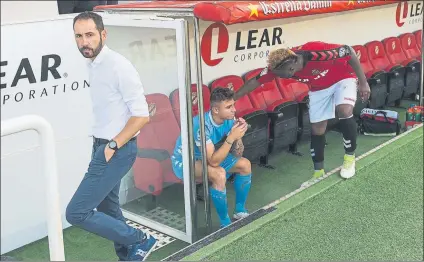  ?? FOTO: P. PUNTÍ ?? La continuida­d en el Girona de Pablo Machín, pese a tener un año más de contrato, sigue sin estar asegurada por el interés del Sevilla