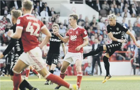  ??  ?? Ezgjan Alioski drives home Leeds United’s killer second goal in their 2-0 Championsh­ip win at Nottingham Forest on Saturday.