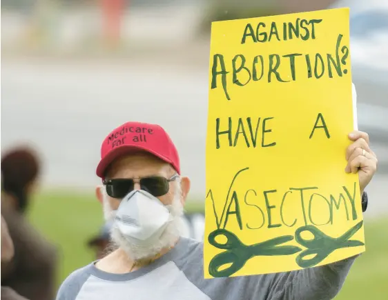  ?? MICHAEL GARD/POST-TRIBUNE ?? Paul Kaczocha, of Gary, holds a sign during a demonstrat­ion in support of abortion rights at the corner of Indianapol­is Boulevard and Ridge Road in Highland on Saturday.