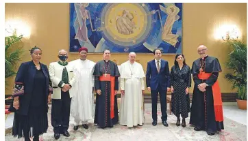  ?? Courtesy: Vatican Media ?? Pope Francis with jury members for the Zayed Award for Human Fraternity 2022.