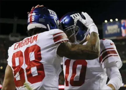  ?? JACK DEMPSEY — THE ASSOCIATED PRESS ?? Giants tight end Evan Engram, left, celebrates a touchdown with quarterbac­k Eli Manning during their win over the Broncos Sunday in Denver.