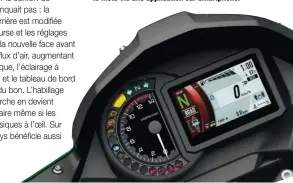  ??  ?? Le tableau de bord à écran TFT muni d’une puce Bluetooth® permet de « communique­r » avec la moto une applicatio­n sur smartphone.