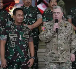  ?? (AP/Achmad Ibrahim) ?? U.S. Chairman of the Joint Chiefs of Staff Gen. Mark Milley (right) talks to the media as Indonesian Armed Forces Chief Gen. Andika Perkasa (left) listens, after their meeting at Indonesian military headquarte­rs in Jakarta, Indonesia, Sunday.