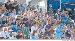  ?? JORGE DEL ÁGUILA ?? Aficionado­s de la Balona, durante el encuentro con el Castellón.