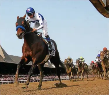  ?? PHOTO COURTESY SPENCER TULIS ?? Drefong with Mike Smith aboard wins the $600,000 Forego Stakes with a final time of 1:20.12.