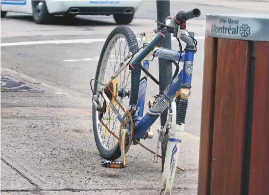  ?? JACQUES NADEAU LE DEVOIR ?? Les cyclistes ont une part de responsabi­lité dans leur propre malheur, croient certains experts. D’abord, il est de leur ressort de se munir d’un cadenas efficace.