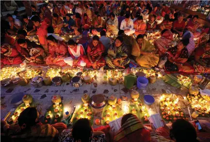  ?? (Reuters) ?? HINDUS CELEBRATE a festival in Bangladesh.