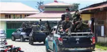  ?? - AFP ?? SECURITY OPERATION: Indonesian Mobile Brigade Police head to Nduga, where 31 constructi­on workers are believed to have been shot dead in restive Papua province on December 4, 2018.